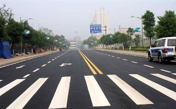 青湖路街道标线